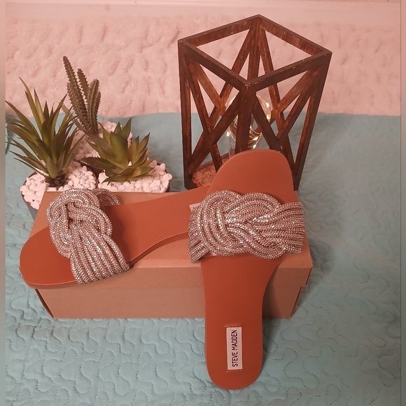 Steve Madden Silver Sandals Elegant Summer Style - Picture 4 of 8